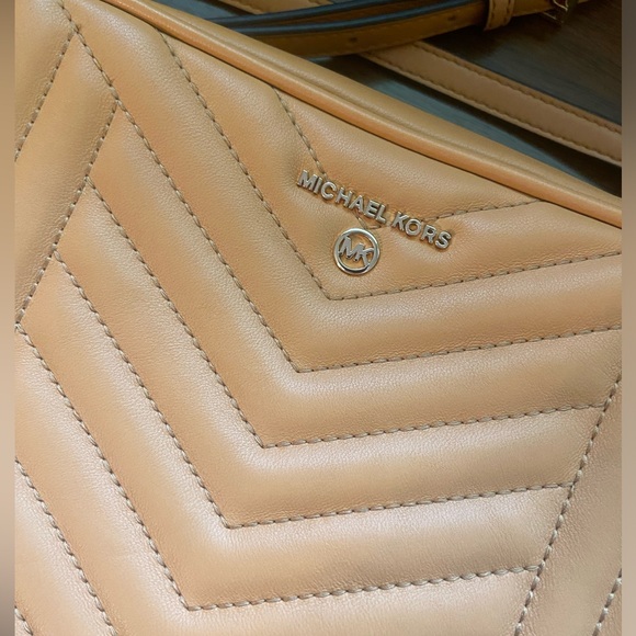 Michael Kors NWT Quilted Leather Camera Bag - Picture 10 of 16